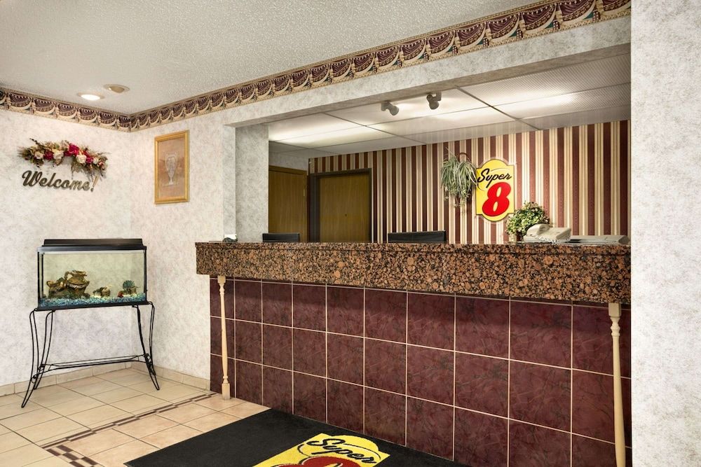 Super 8 by Wyndham Cameron 2