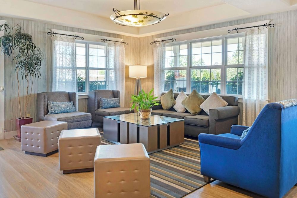Best Western Cedar Inn & Suites 3