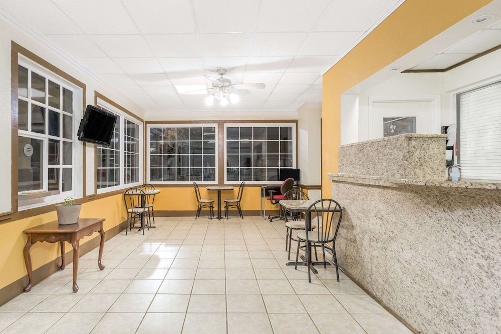 Super 8 by Wyndham Santee 3