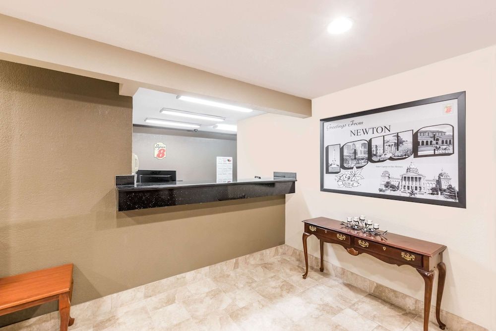 Super 8 by Wyndham Newton 2