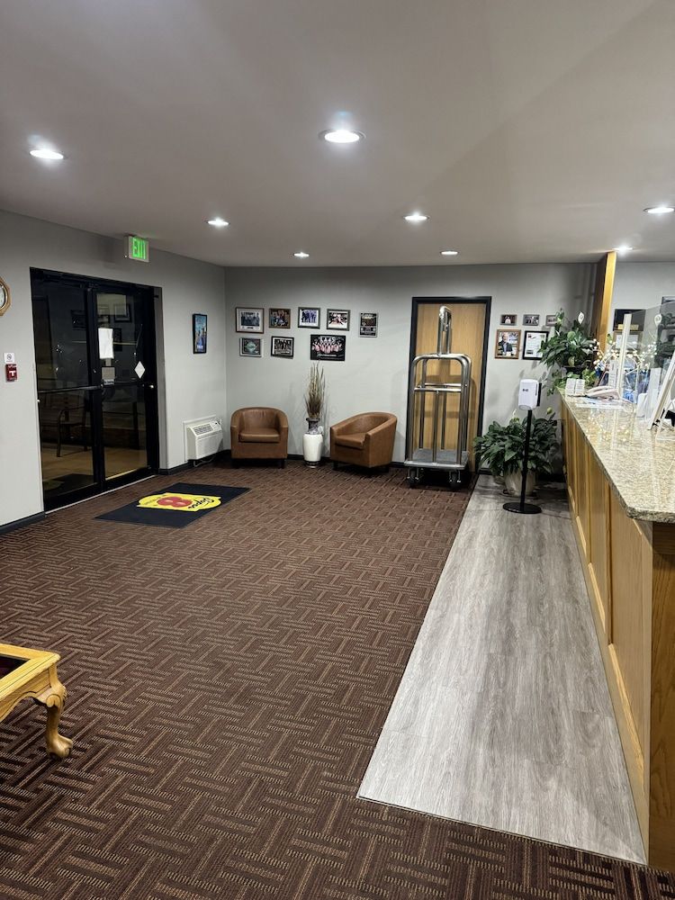 Super 8 by Wyndham Chanute 3