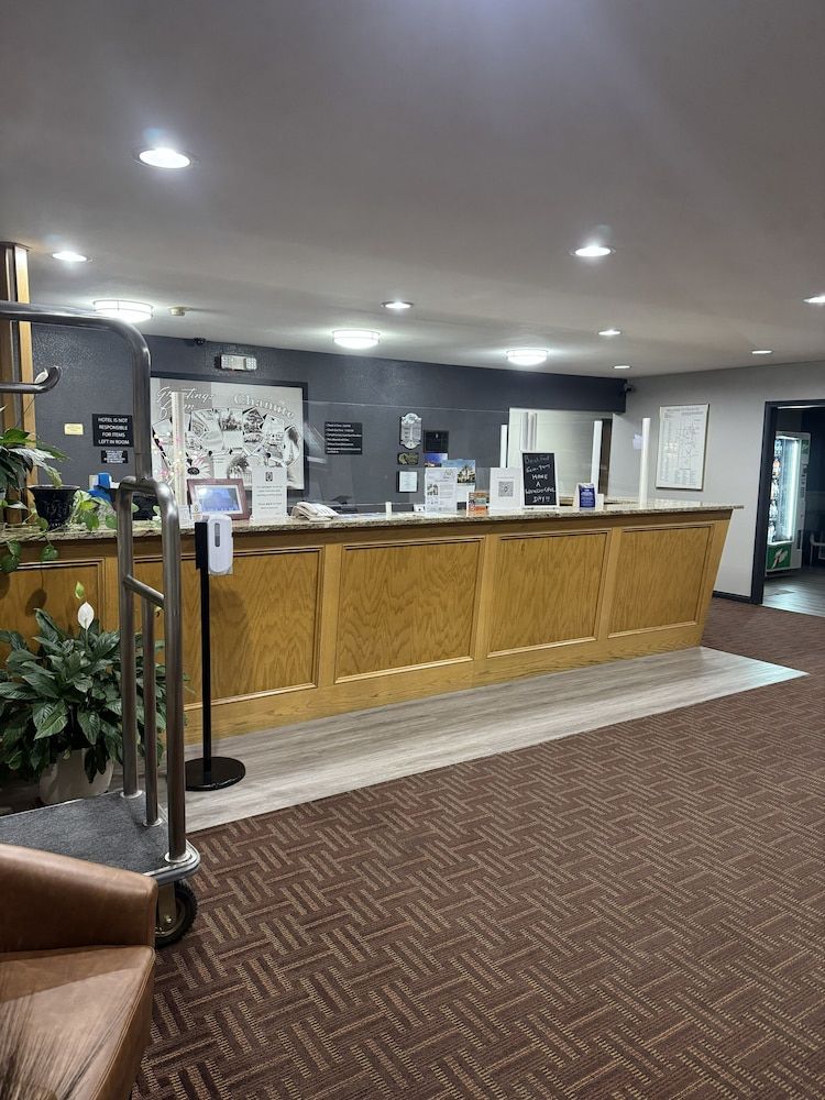 Super 8 by Wyndham Chanute 2