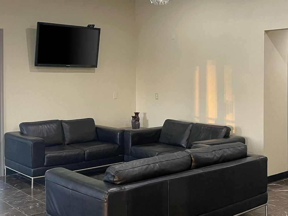 Econo Lodge Inn & Suites Sweetwater I-20 3