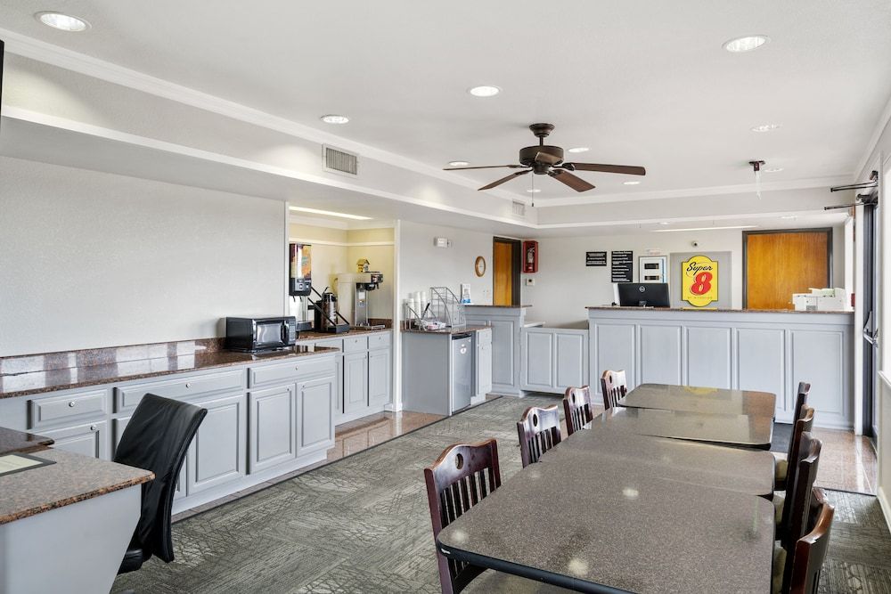 Super 8 by Wyndham Mount Vernon 3