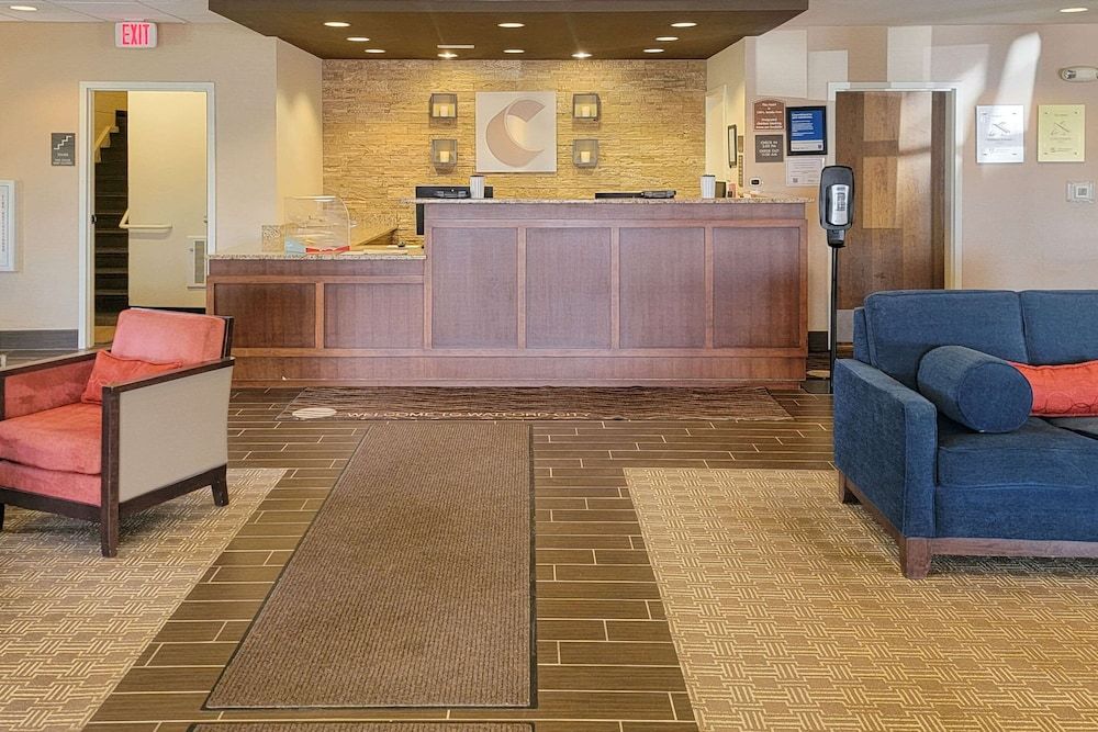 Comfort Inn & Suites Watford City 2