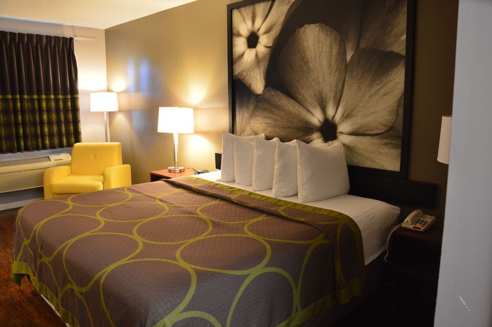 Super 8 by Wyndham Madison 3