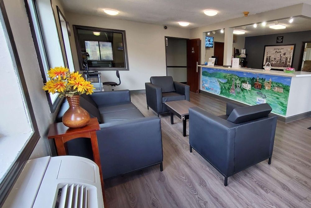 Super 8 by Wyndham Paris 3