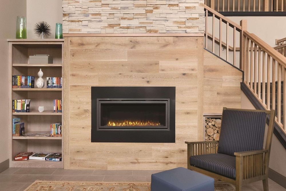 Country Inn & Suites by Radisson, Detroit Lakes, MN 2