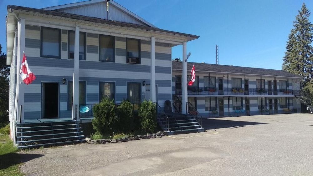 Bay Lake Inn (Frontiersman Motel) 3 estrellas en Latchford