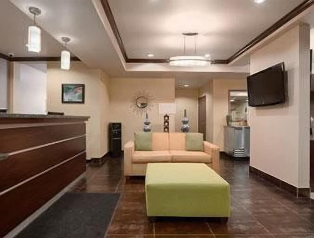 Super 8 by Wyndham Dilley TX 2