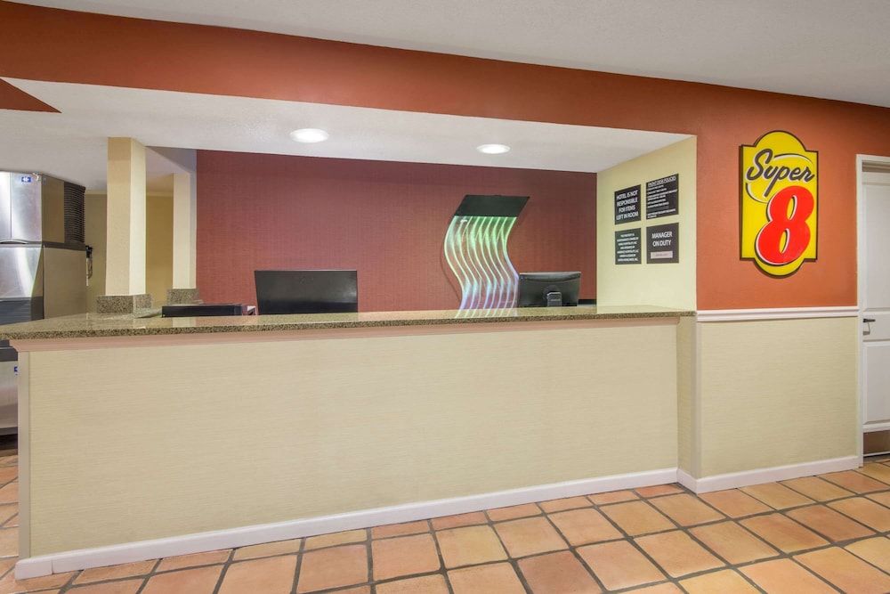 Super 8 by Wyndham Portales 2