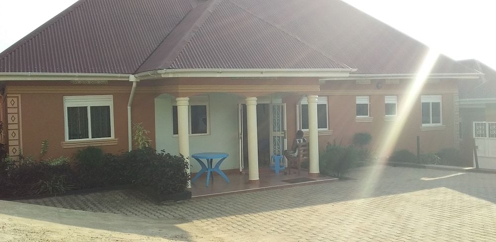 Rainbow Courts -1 estrellas en Hoima