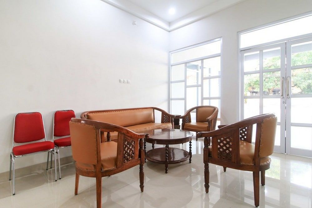 RedDoorz near Klaten Train Station 2