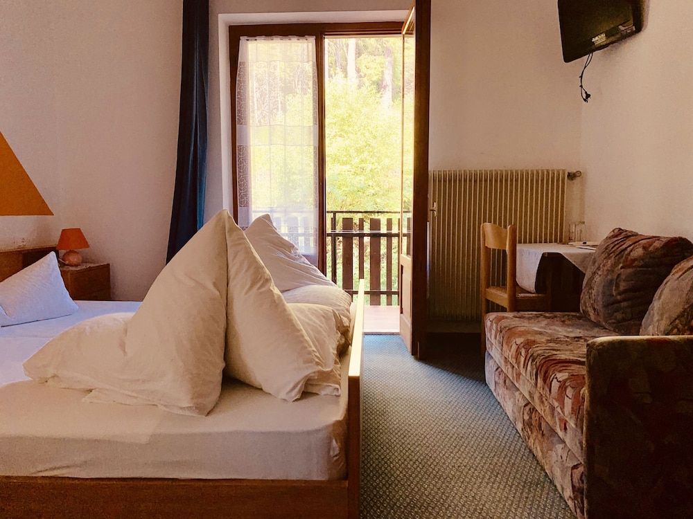 Albergo Laugen Restaurant Bar Pins Romana Camper Parking Area 3