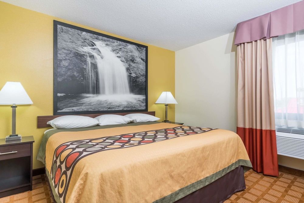 Super 8 by Wyndham Rice Lake 3