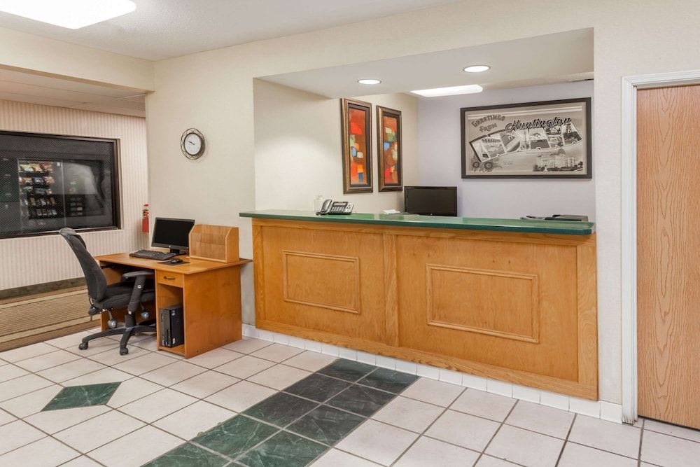 Super 8 by Wyndham Huntington 2 estrellas en Huntington