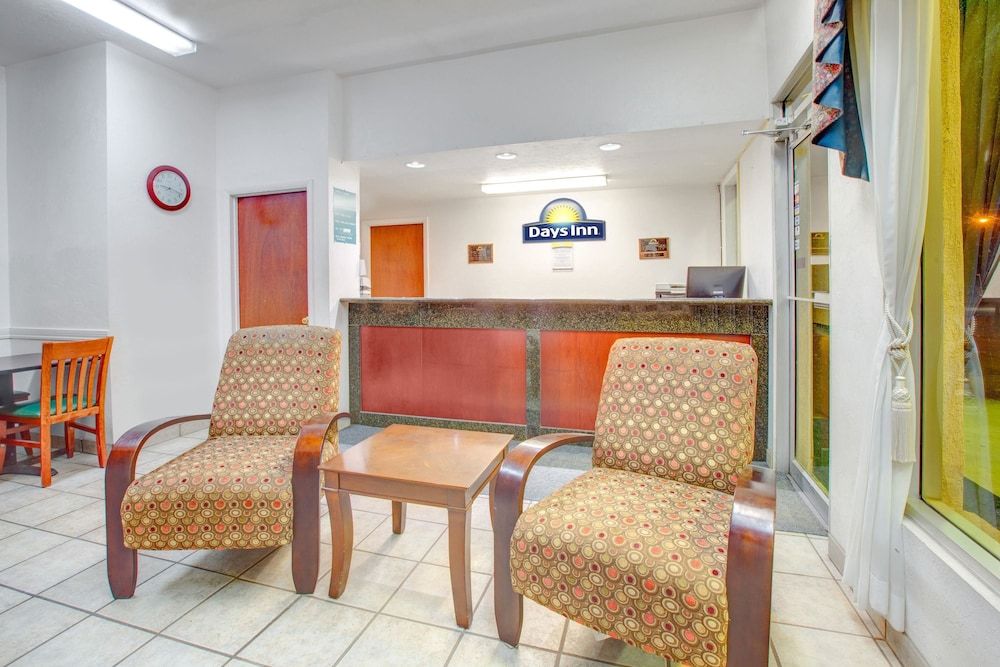 Days Inn by Wyndham Okemah 2