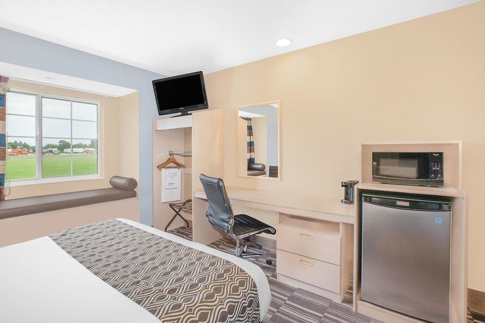 Microtel Inn & Suites By Wyndham Clear Lake 3