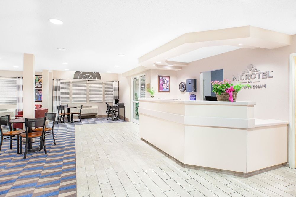 Microtel Inn & Suites By Wyndham Clear Lake 2