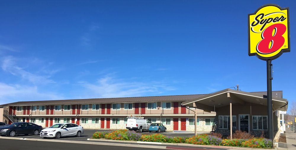 Super 8 by Wyndham Alturas 2 estrellas en Alturas
