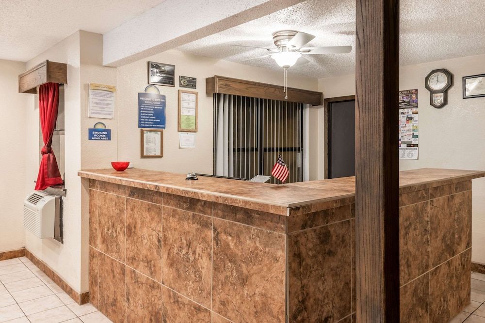 Days Inn by Wyndham Russell 3