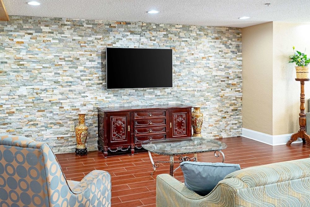 Quality Inn & Suites Robbinsville 3