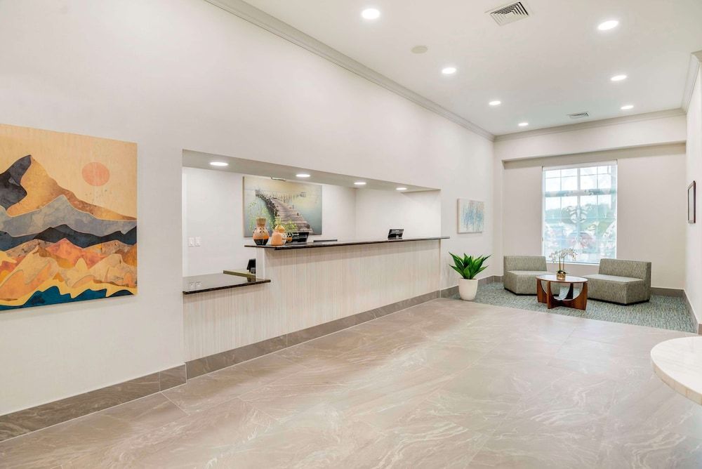 Best Western Plus Crossroads Inn & Suites 3