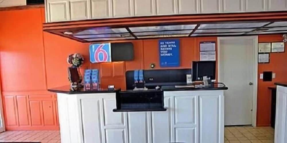 Motel 6 Sallisaw, OK 3