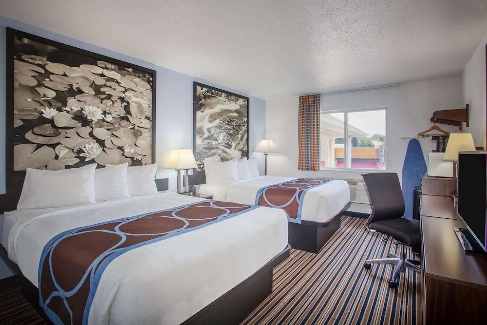 Super 8 by Wyndham Washington 3