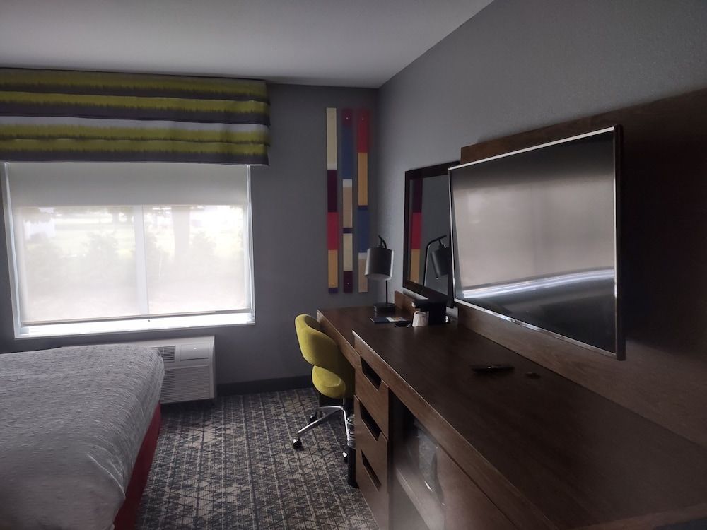 Hampton Inn & Suites Pittsburgh New Stanton 3