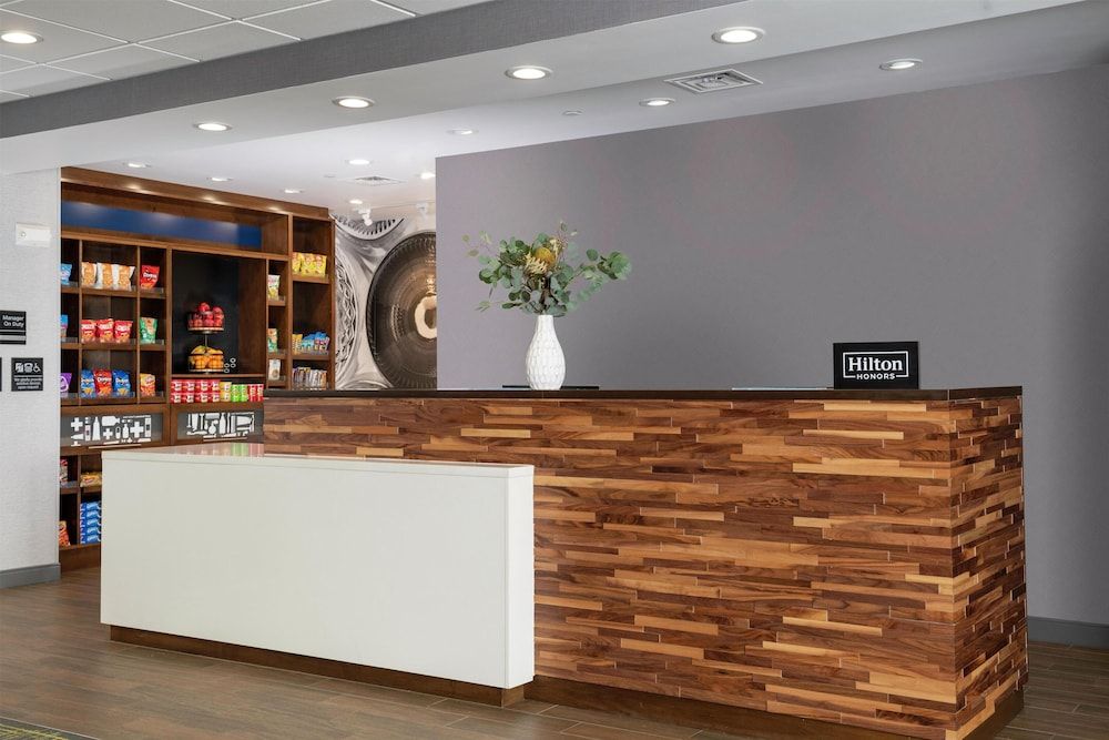 Hampton Inn & Suites Pittsburgh New Stanton 2