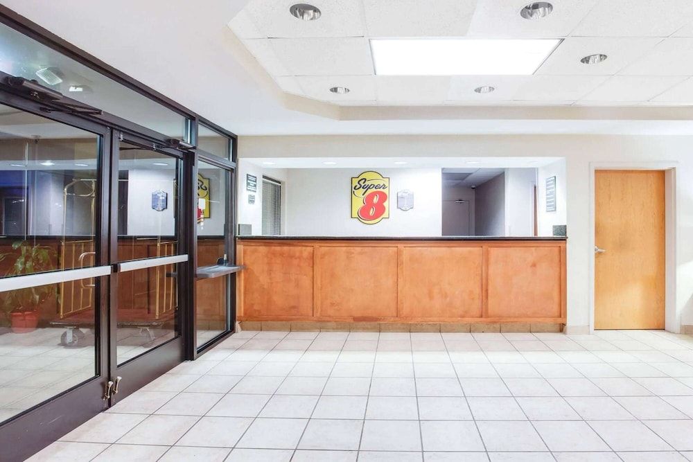 Super 8 by Wyndham Crossville TN 3