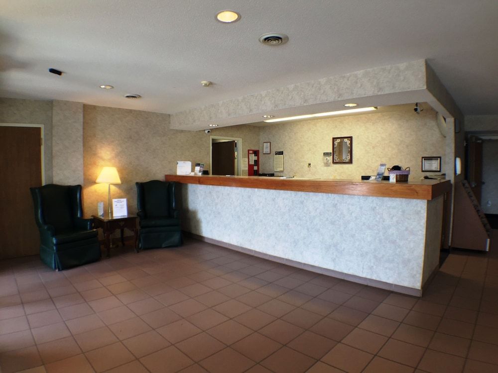 Super 8 by Wyndham Canandaigua 3