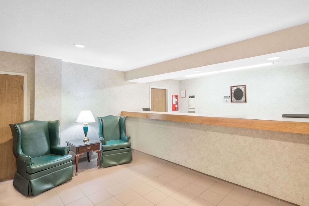 Super 8 by Wyndham Canandaigua 2
