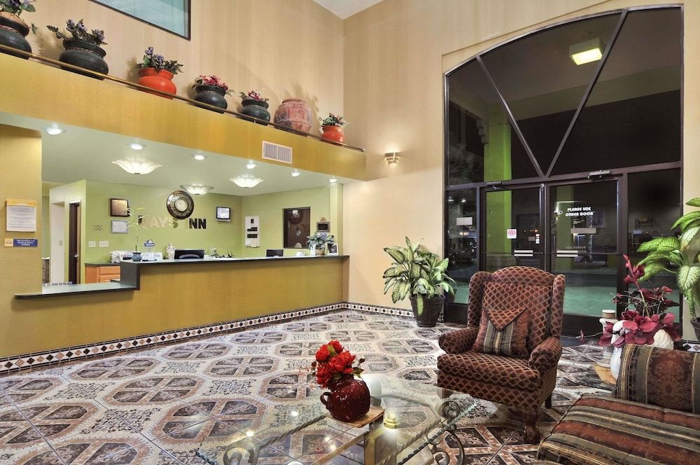 Days Inn by Wyndham Carlsbad 3