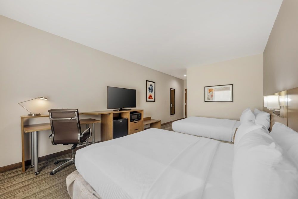 Best Western Green Oaks Inn & Suites 3