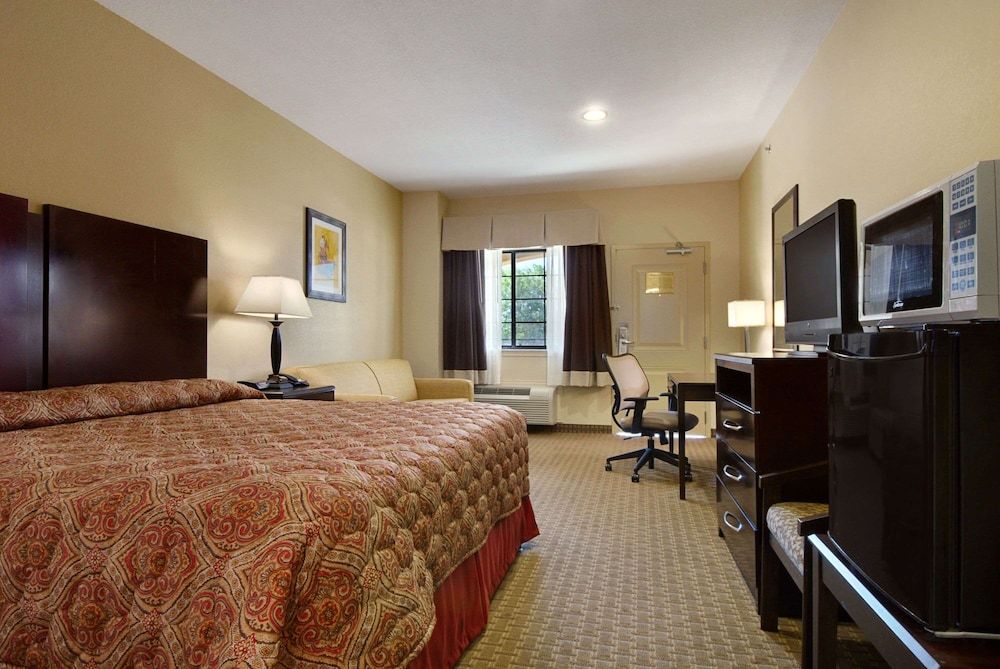 Super 8 by Wyndham Stephenville 3