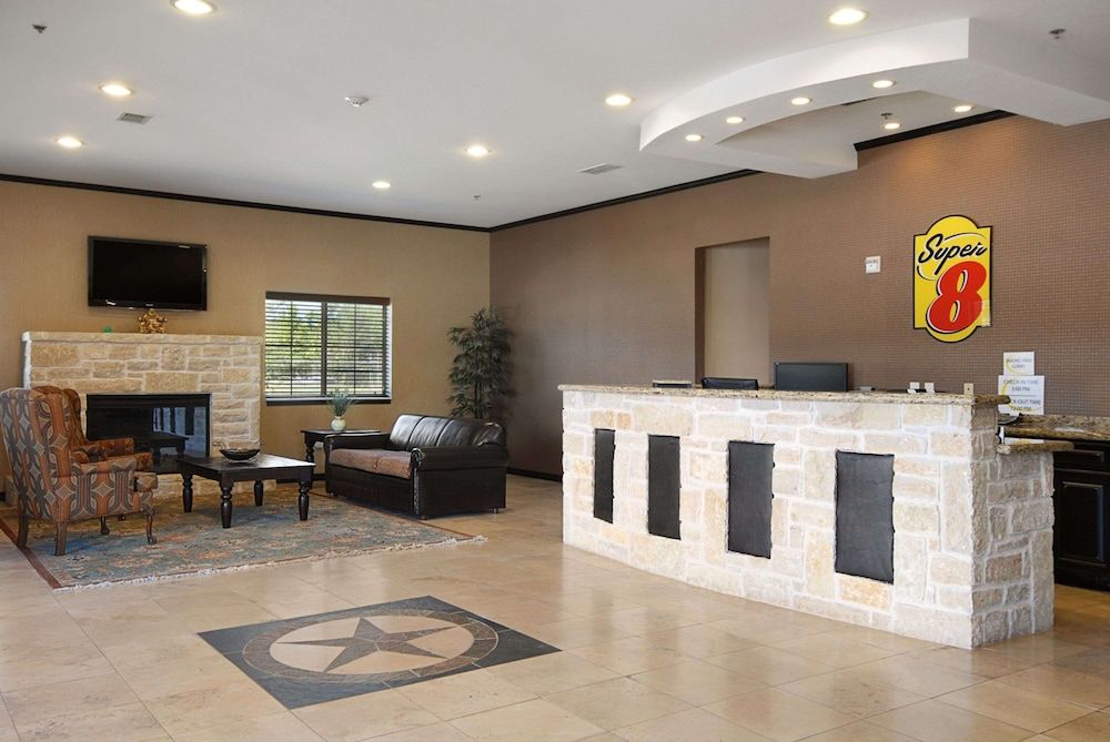 Super 8 by Wyndham Stephenville 2