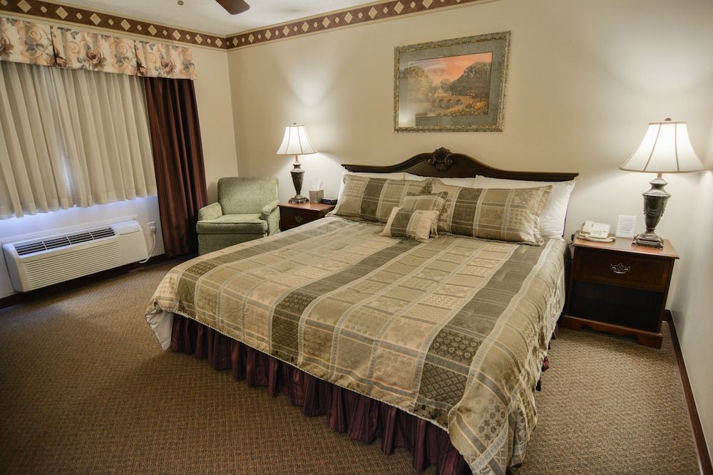 Hearthstone Inn & Suites 2
