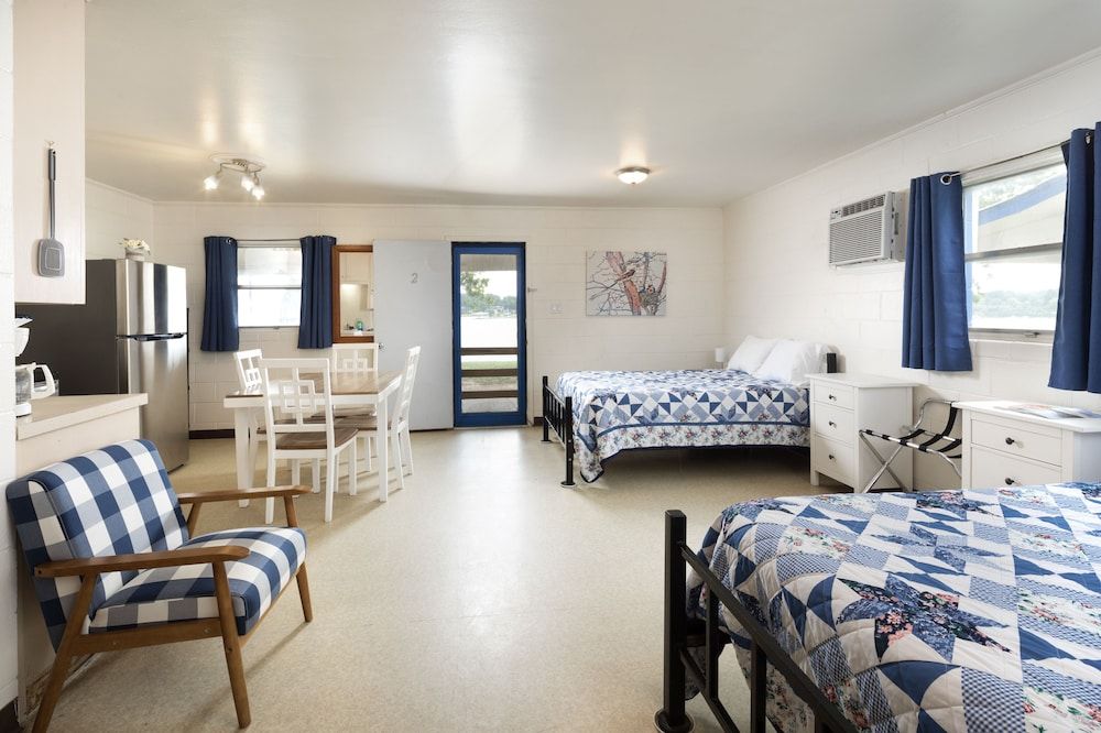 Oasis Lake Buchanan 2