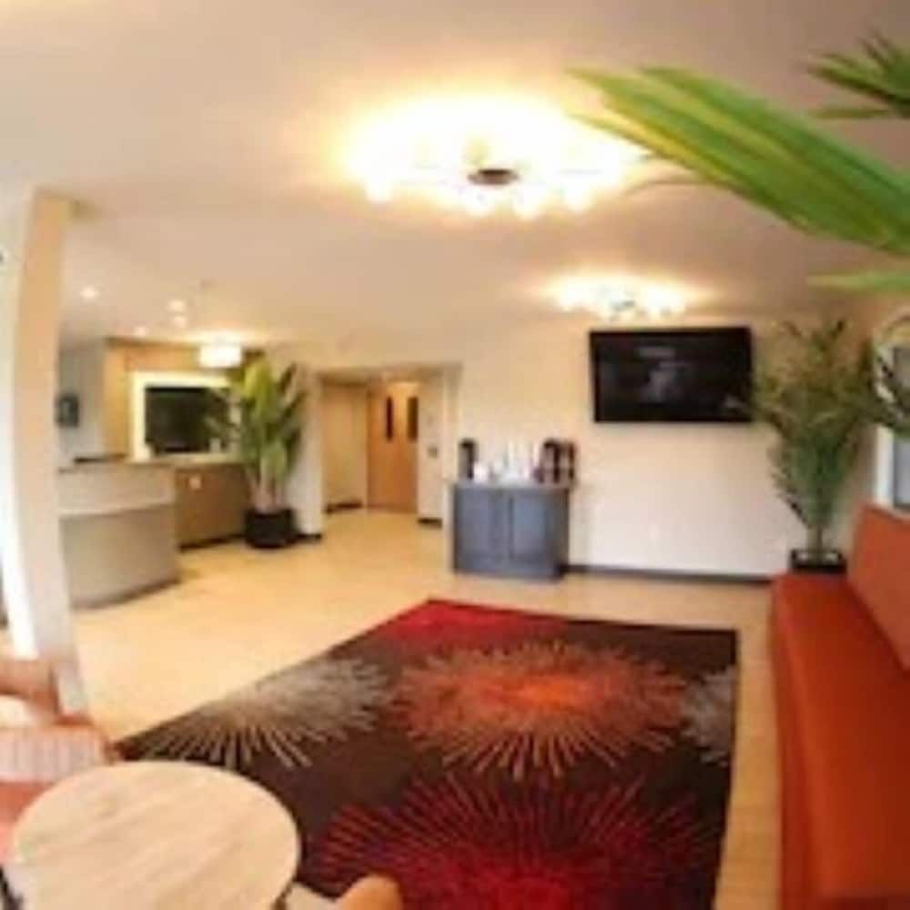 Super 8 by Wyndham Portsmouth 2