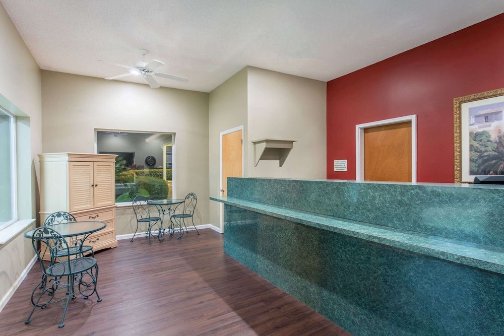 Super 8 by Wyndham Monticello 2
