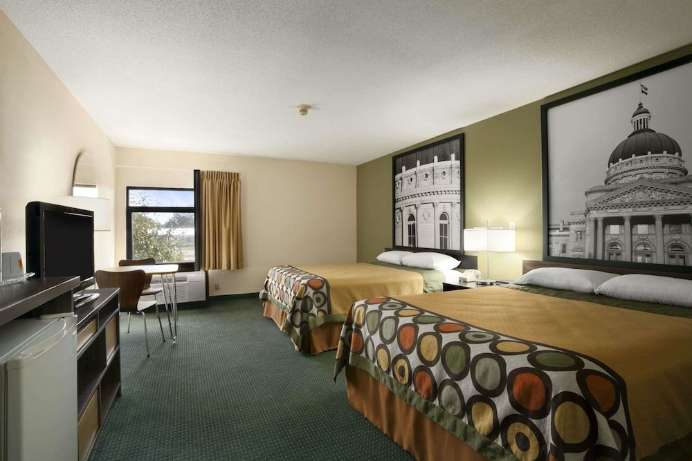 Super 8 by Wyndham Columbia City 3