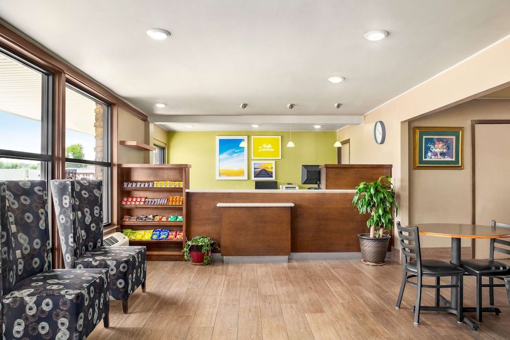 Days Inn by Wyndham Paris 2