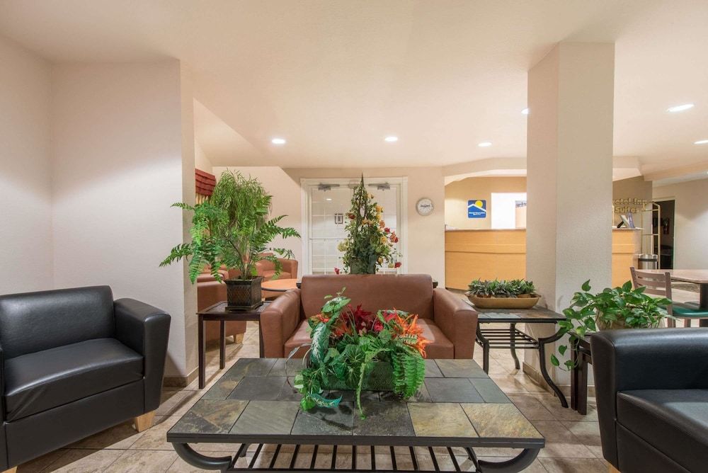 Microtel Inn & Suites by Wyndham Altus 3