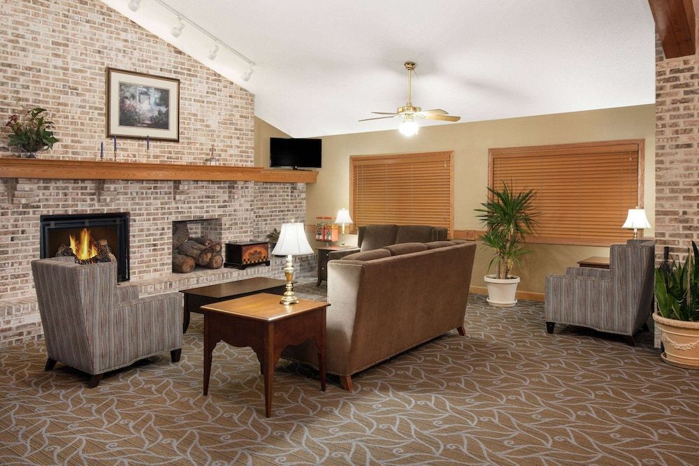 AmericInn by Wyndham Webster City 2