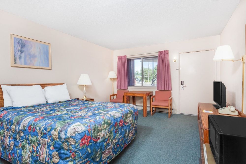 Days Inn by Wyndham Burns 3