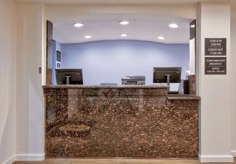 Super 8 by Wyndham Victoria / South / Hwy 59 2