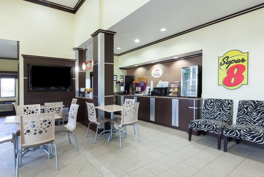 Super 8 by Wyndham Fairfield Tx 2