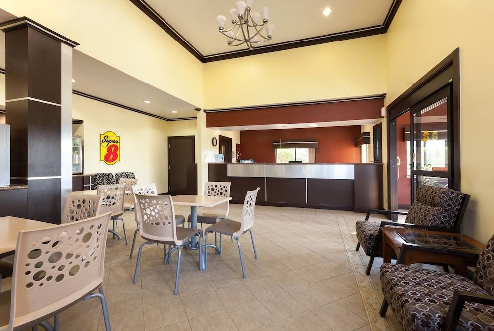 Super 8 by Wyndham Fairfield Tx 3